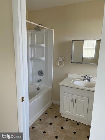 3 WILBUR RD, Baltimore, MD 21221