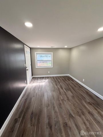 12 Stony Road, Edison, NJ 08817
