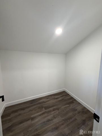12 Stony Road, Edison, NJ 08817