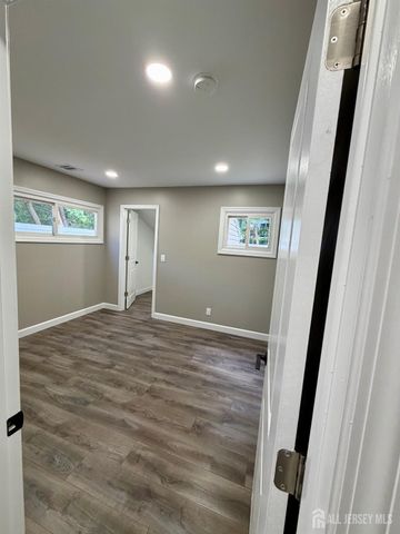 12 Stony Road, Edison, NJ 08817