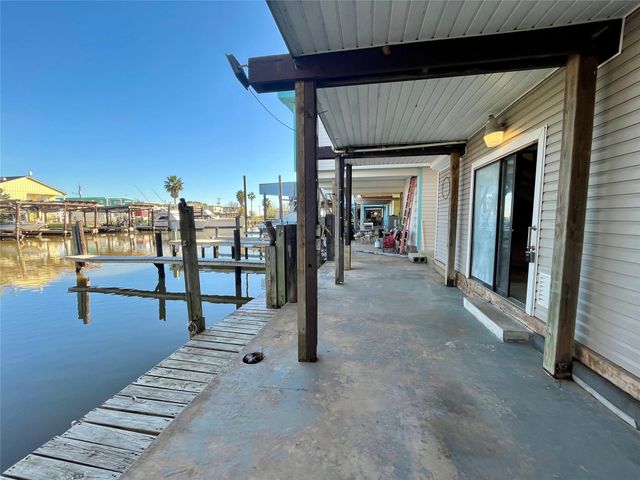 318 Marine Way, Freeport, TX 77541