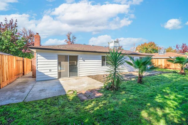 3238 Sacramento Dr, Merced, CA 95348