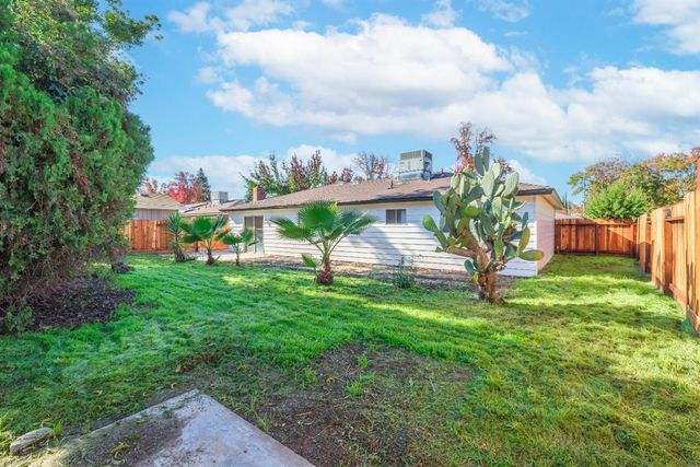 3238 Sacramento Dr, Merced, CA 95348