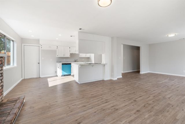 3238 Sacramento Dr, Merced, CA 95348