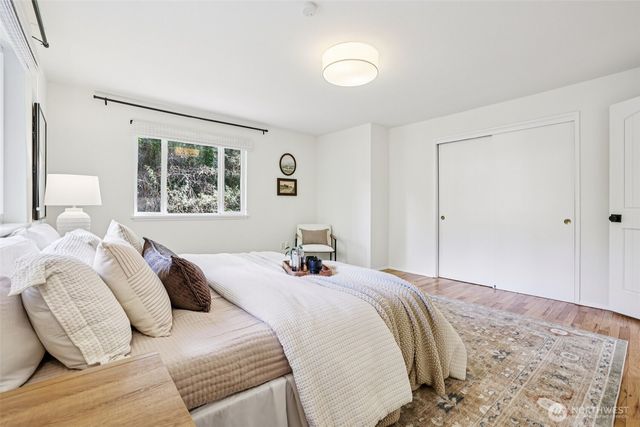 18007 49th Place NE, Lake Forest Park, WA 98155