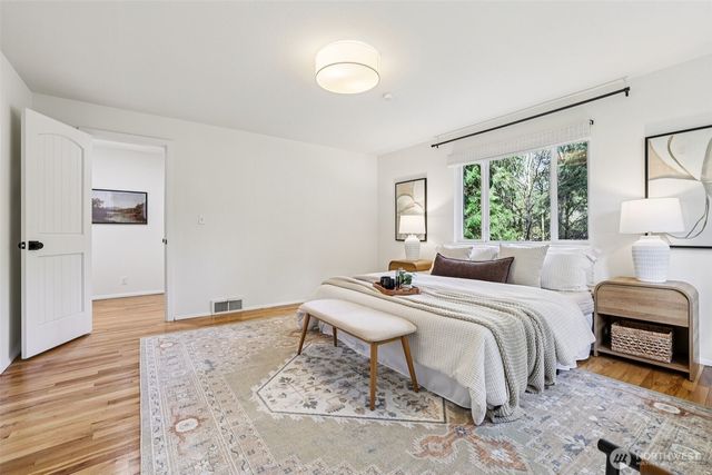 18007 49th Place NE, Lake Forest Park, WA 98155