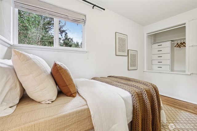 18007 49th Place NE, Lake Forest Park, WA 98155