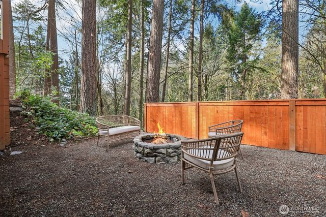 18007 49th Place NE, Lake Forest Park, WA 98155