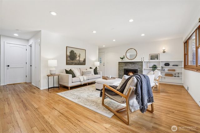 18007 49th Place NE, Lake Forest Park, WA 98155