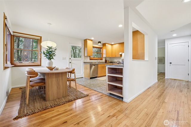 18007 49th Place NE, Lake Forest Park, WA 98155