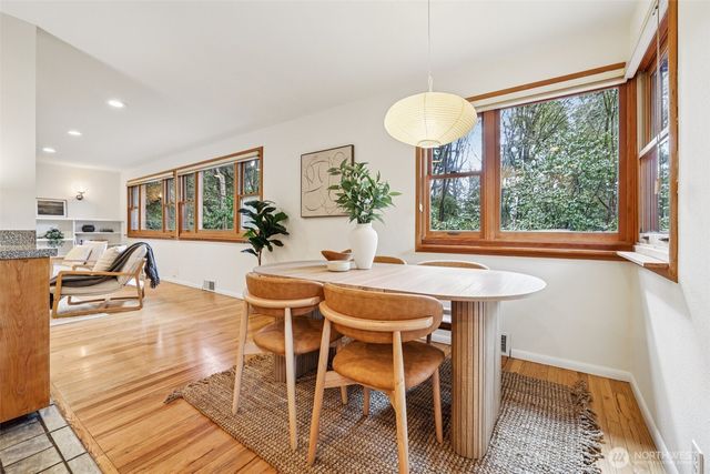 18007 49th Place NE, Lake Forest Park, WA 98155