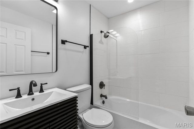 2913 Glade Avenue, St Louis, MO 63136