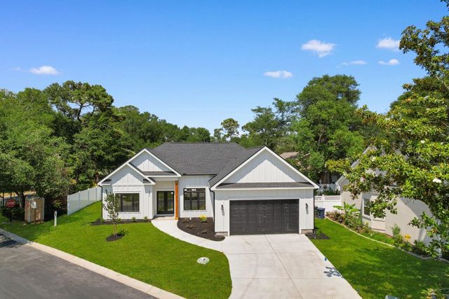 885 Cardinal Pl., North Myrtle Beach, SC 29582