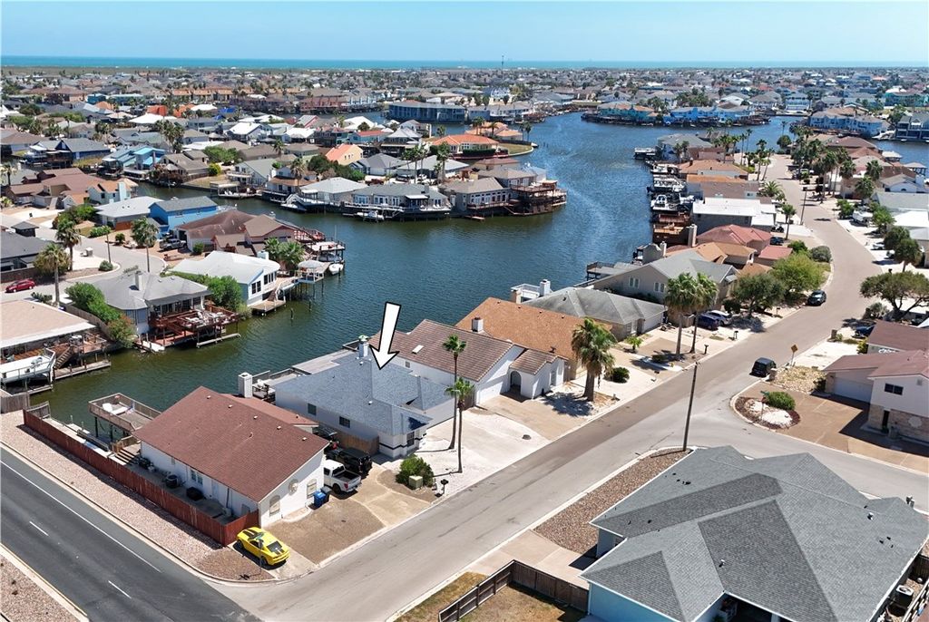 15306 Yardarm Ct, Corpus Christi, TX 78418 — photo 2