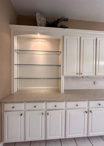 85 Rosewood Street, Lake Jackson, TX 77566