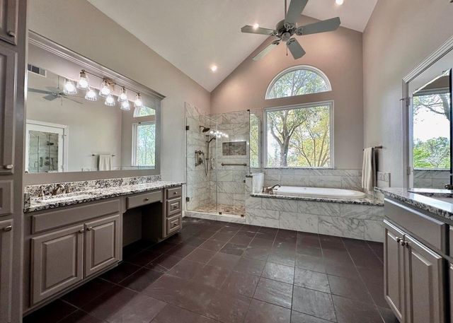 85 Rosewood Street, Lake Jackson, TX 77566