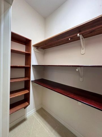 85 Rosewood Street, Lake Jackson, TX 77566