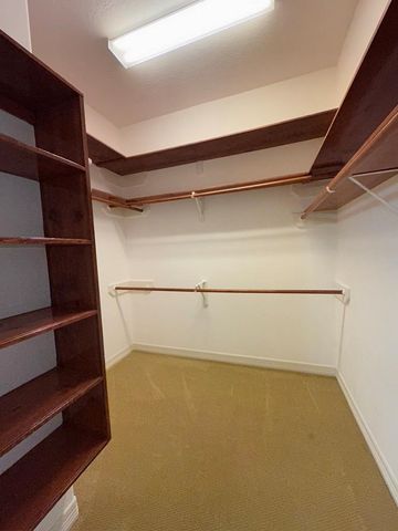 85 Rosewood Street, Lake Jackson, TX 77566