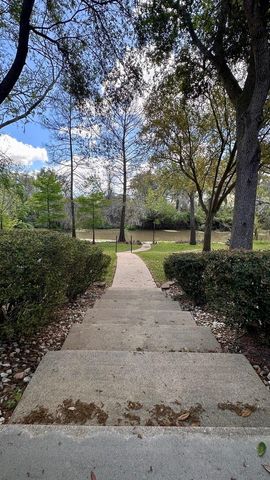 85 Rosewood Street, Lake Jackson, TX 77566