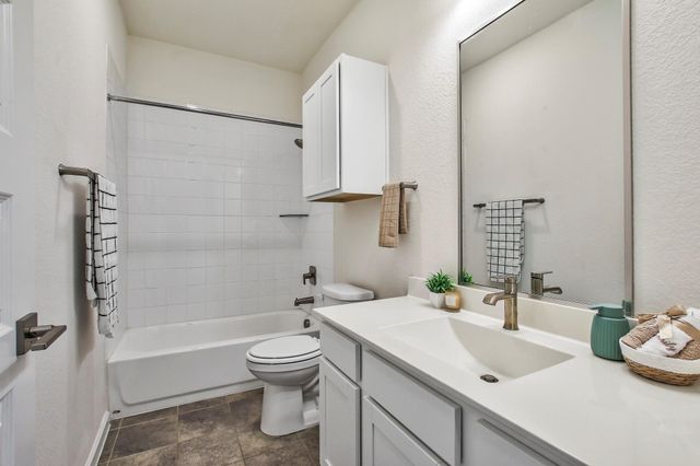 133 James Rose LN, Bastrop, TX 78602