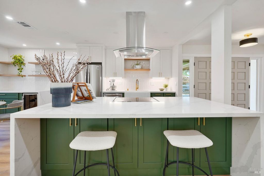 2425 Creekside Ave, Napa, CA 94558