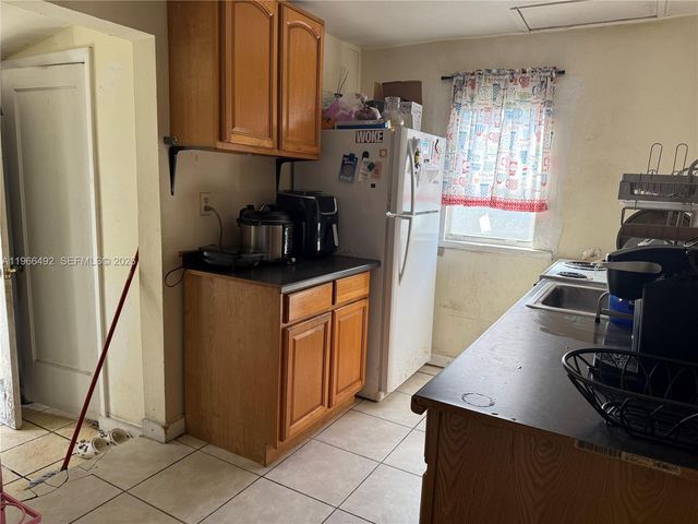 1972 NW 59th St, Miami, FL 33142