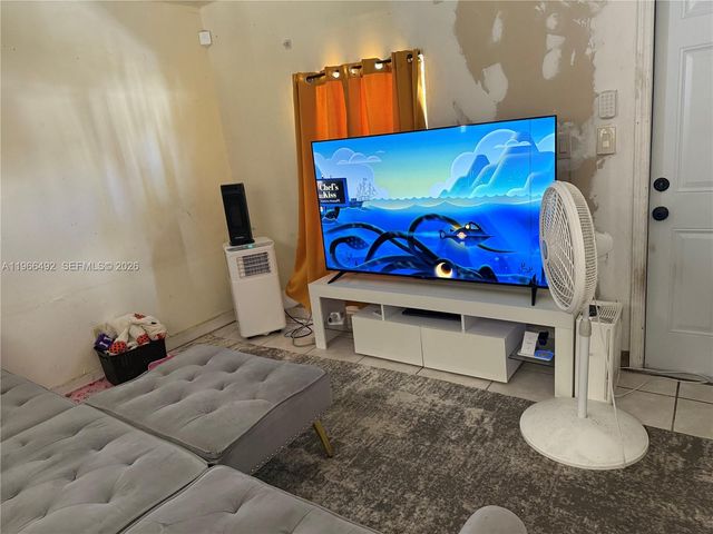 1972 NW 59th St, Miami, FL 33142