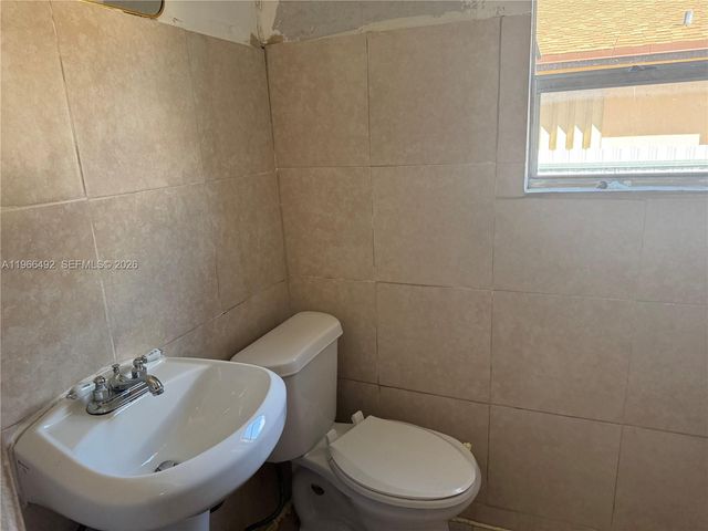 1972 NW 59th St, Miami, FL 33142