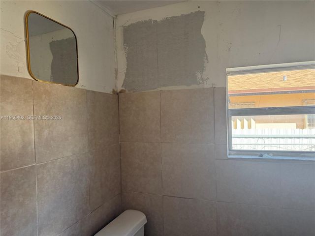 1972 NW 59th St, Miami, FL 33142