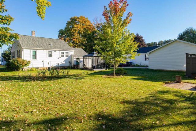 102 E CAMERON STREET, New London, WI 54961