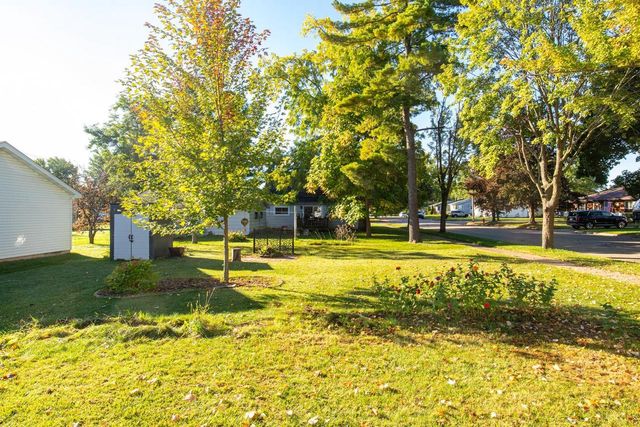 102 E CAMERON STREET, New London, WI 54961