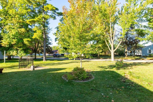 102 E CAMERON STREET, New London, WI 54961