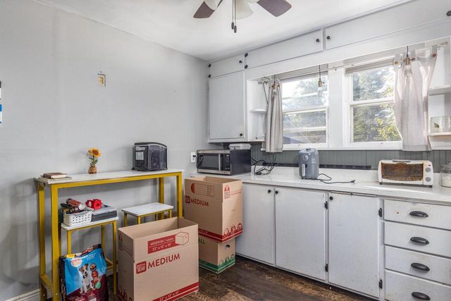 102 E CAMERON STREET, New London, WI 54961