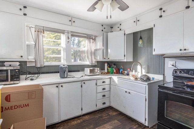 102 E CAMERON STREET, New London, WI 54961