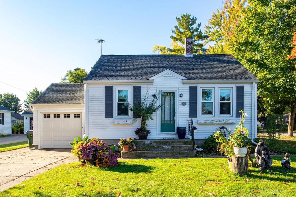 102 E CAMERON STREET, New London, WI 54961