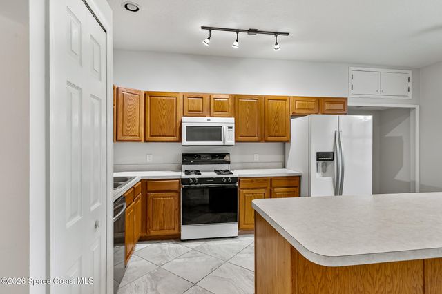 2468 Saint Johns Lane, Melbourne, FL 32935