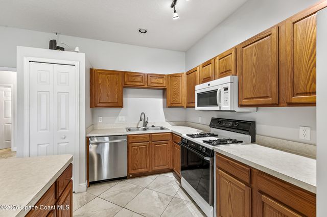 2468 Saint Johns Lane, Melbourne, FL 32935