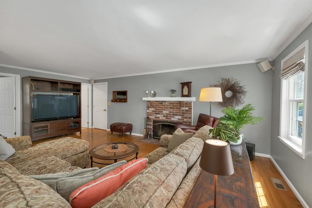 70 Spindlewick Drive, Nashua, NH 03062