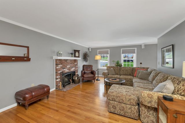 70 Spindlewick Drive, Nashua, NH 03062