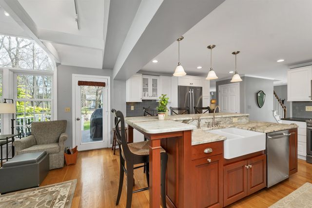 70 Spindlewick Drive, Nashua, NH 03062