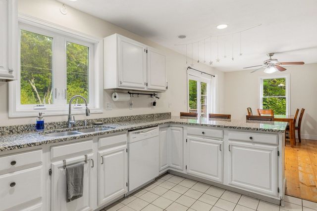 34 Crestview Terrace, Stratham, NH 03885