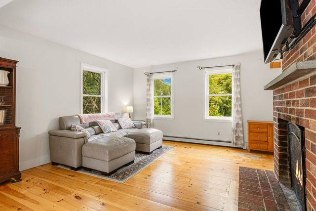 34 Crestview Terrace, Stratham, NH 03885