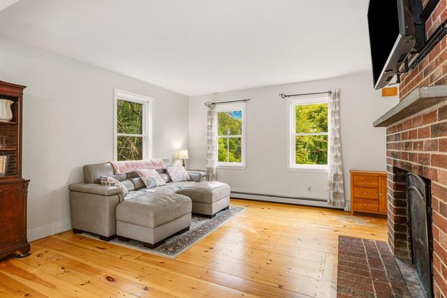 34 Crestview Terrace, Stratham, NH 03885
