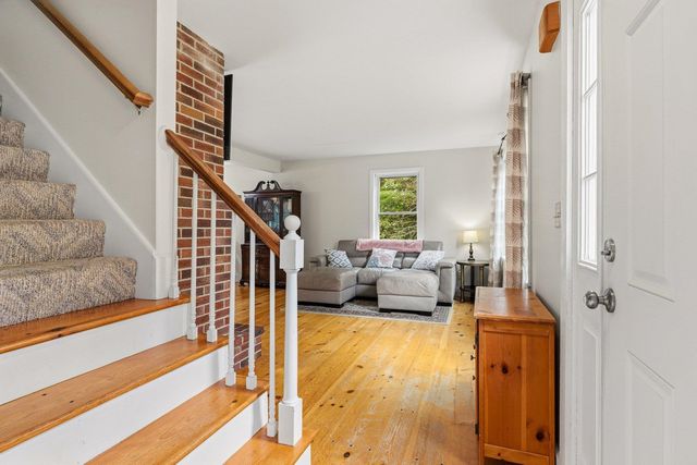 34 Crestview Terrace, Stratham, NH 03885