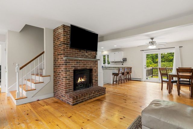 34 Crestview Terrace, Stratham, NH 03885
