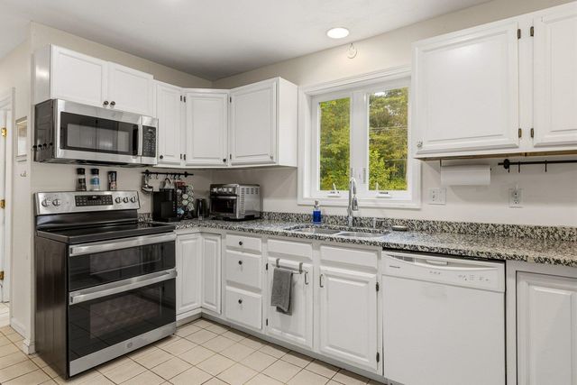 34 Crestview Terrace, Stratham, NH 03885