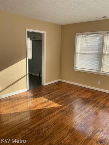 15476 Strathmoor Street, Detroit, MI 48227