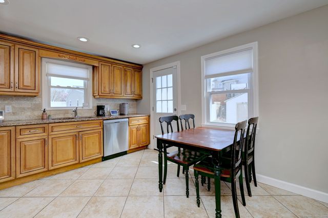 25 Broadway, Bridgeport, CT 06606