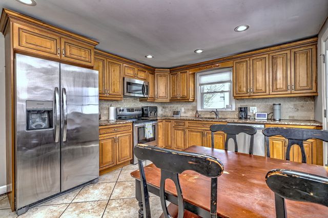 25 Broadway, Bridgeport, CT 06606