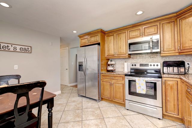 25 Broadway, Bridgeport, CT 06606